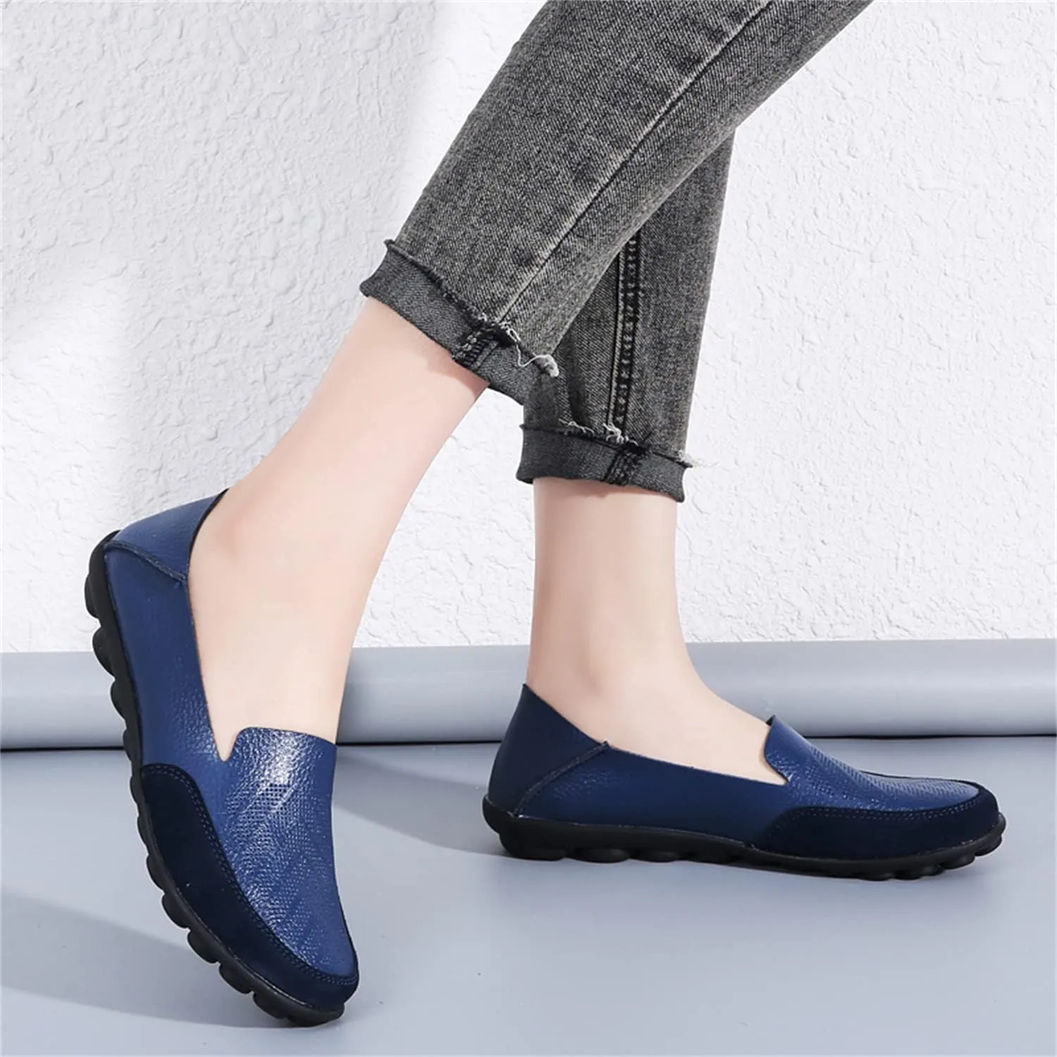 WERWAES Ladies Loafers Arch Support Moccasin Shoes Comfortable Leather Breathable Loafer Flat Memory Sole Walking Nurse Driving Fashion Soft Shoes Work Shoes