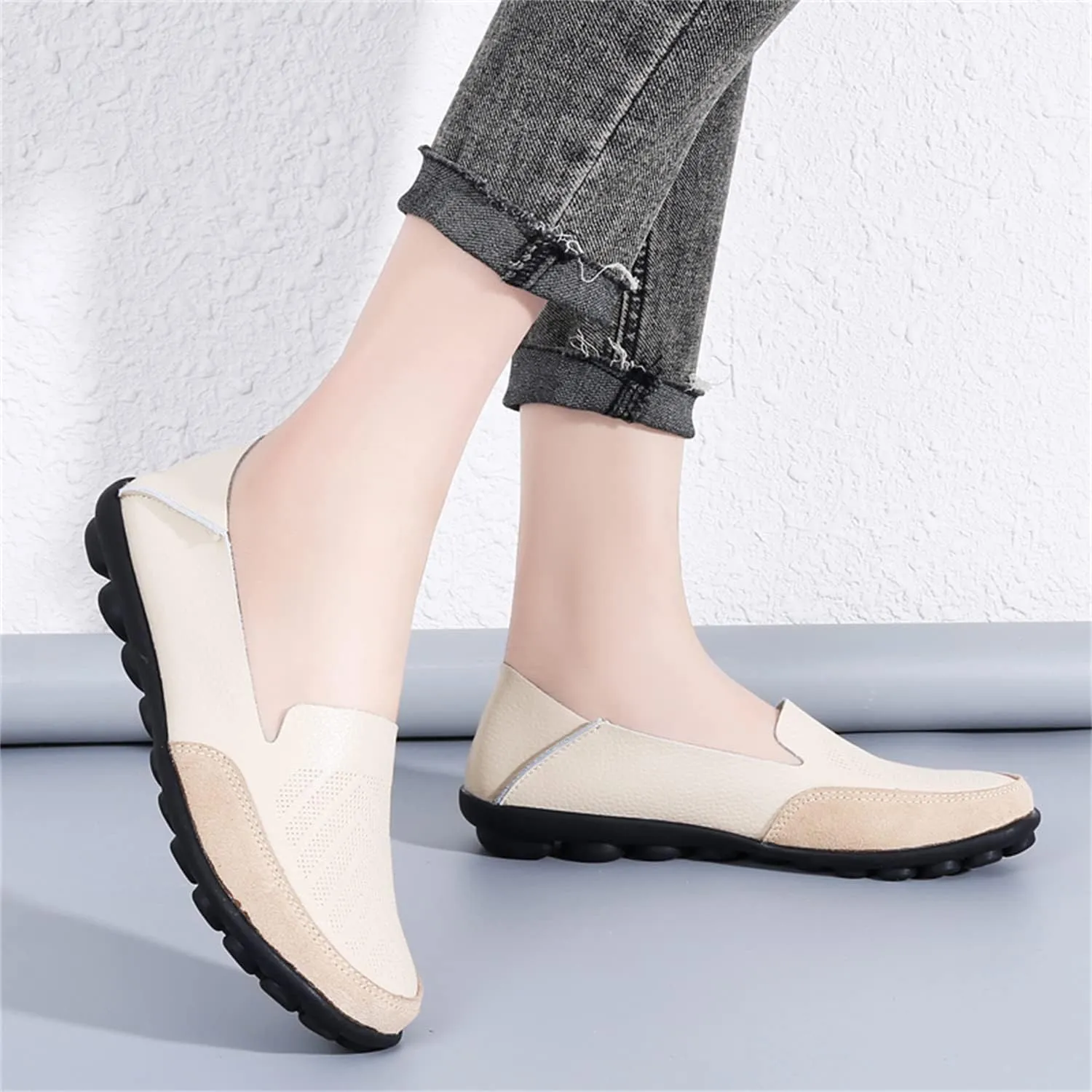 WERWAES Ladies Loafers Arch Support Moccasin Shoes Comfortable Leather Breathable Loafer Flat Memory Sole Walking Nurse Driving Fashion Soft Shoes Work Shoes