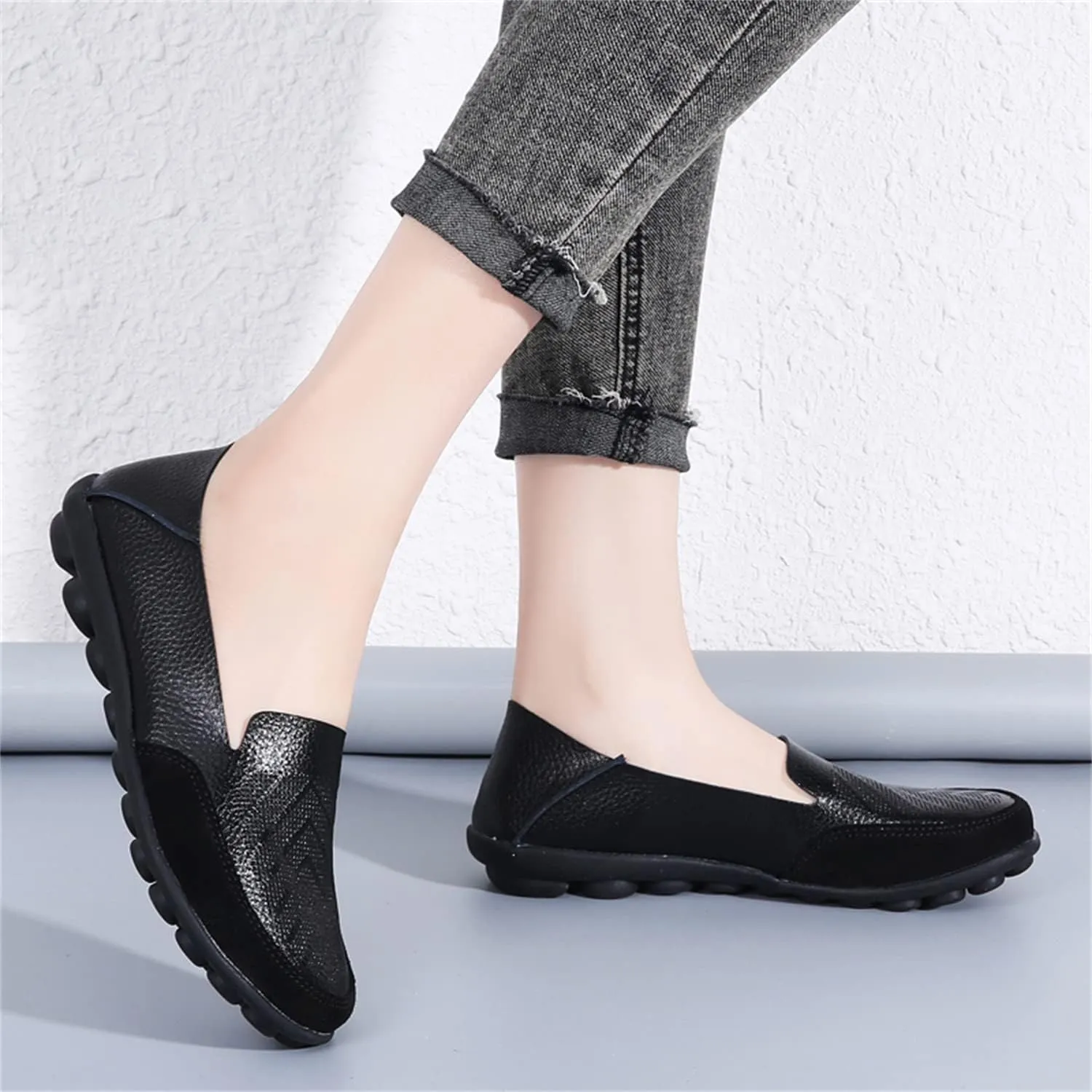 WERWAES Ladies Loafers Arch Support Moccasin Shoes Comfortable Leather Breathable Loafer Flat Memory Sole Walking Nurse Driving Fashion Soft Shoes Work Shoes