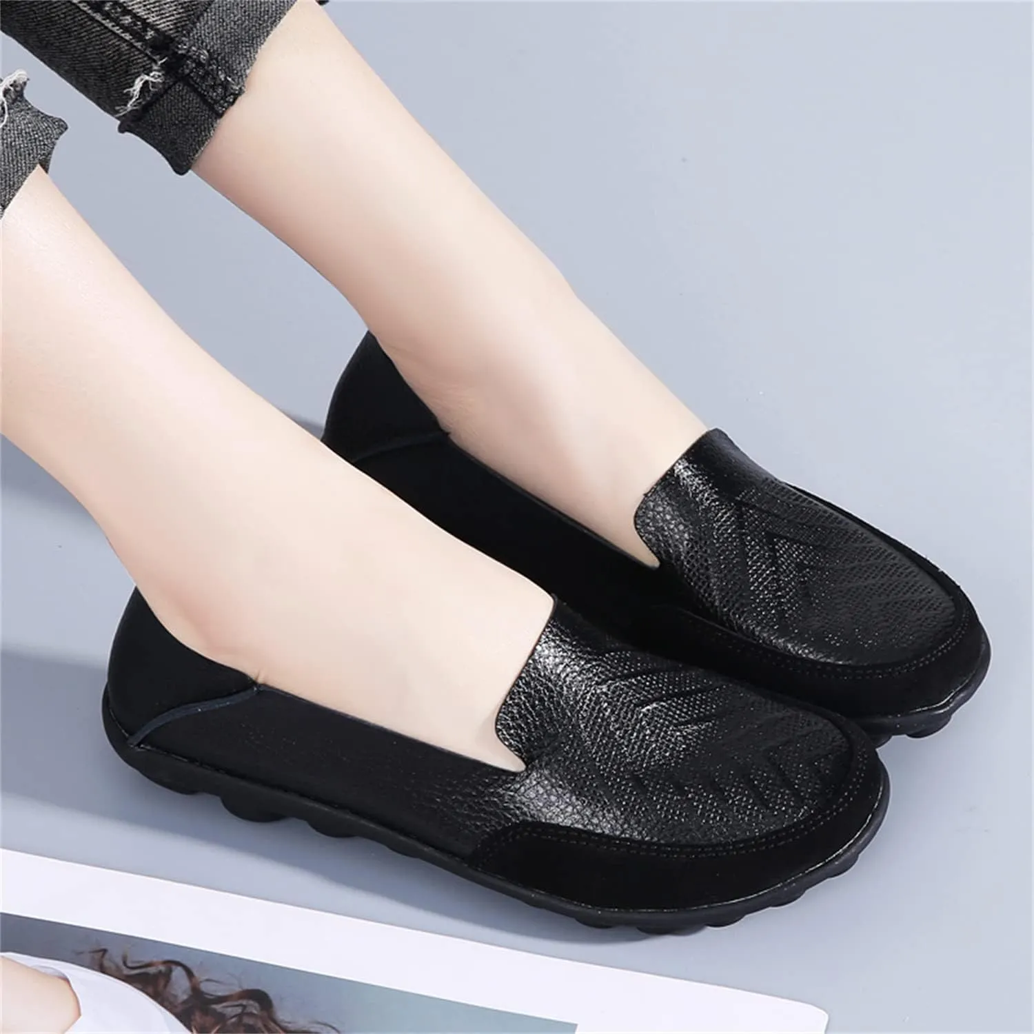 WERWAES Ladies Loafers Arch Support Moccasin Shoes Comfortable Leather Breathable Loafer Flat Memory Sole Walking Nurse Driving Fashion Soft Shoes Work Shoes