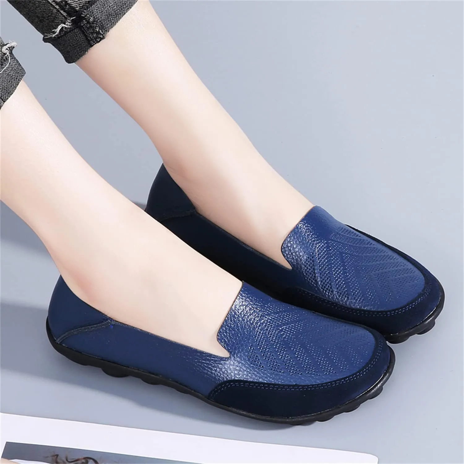 WERWAES Ladies Loafers Arch Support Moccasin Shoes Comfortable Leather Breathable Loafer Flat Memory Sole Walking Nurse Driving Fashion Soft Shoes Work Shoes